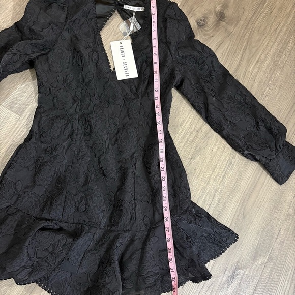 NWT Saints And Secrets Black Long Sleeve Dress V-Neck Open Back Sz L Ruffle Hem - Picture 10 of 16